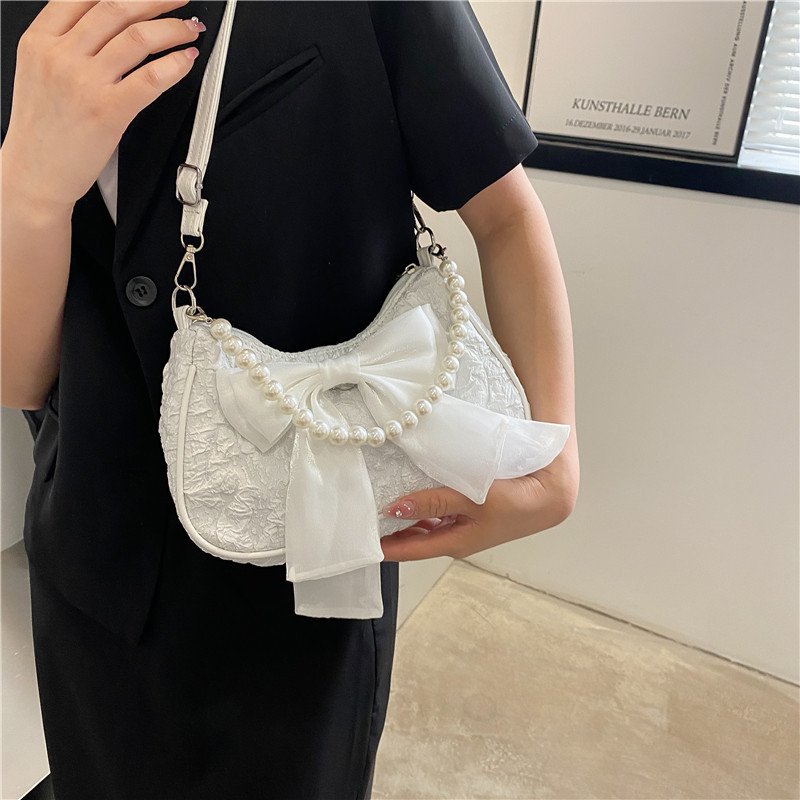 Weiße Falten-Perlentasche für  – Luxury Y2K Bags Bewertung und Preis